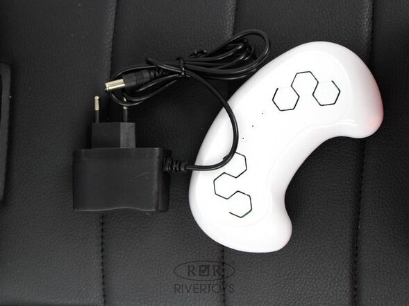 Детский толокар Mercedes-AMG 300S (G300GG-D)