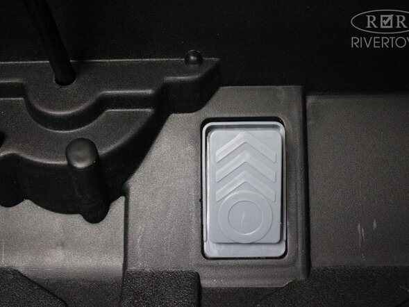 Детский электромобиль C444CC